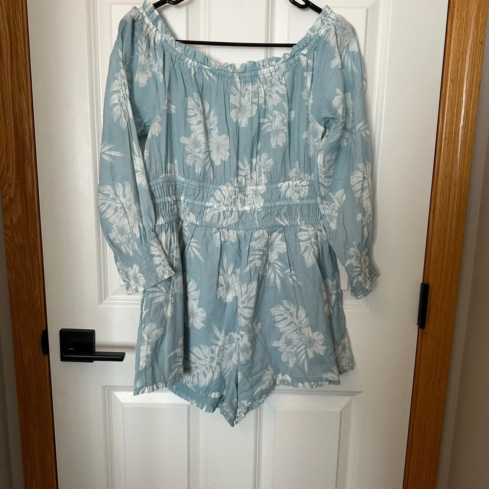 AEO blue floral smocked romper. Size M. Excellent preworn condition. - Picture 2 of 9